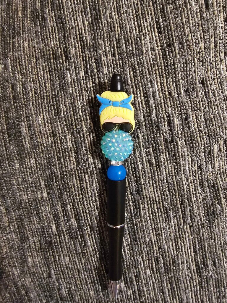 PEN BLONDE WOMAN