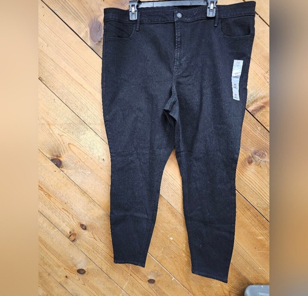 NEW OLD NAVY JEANS