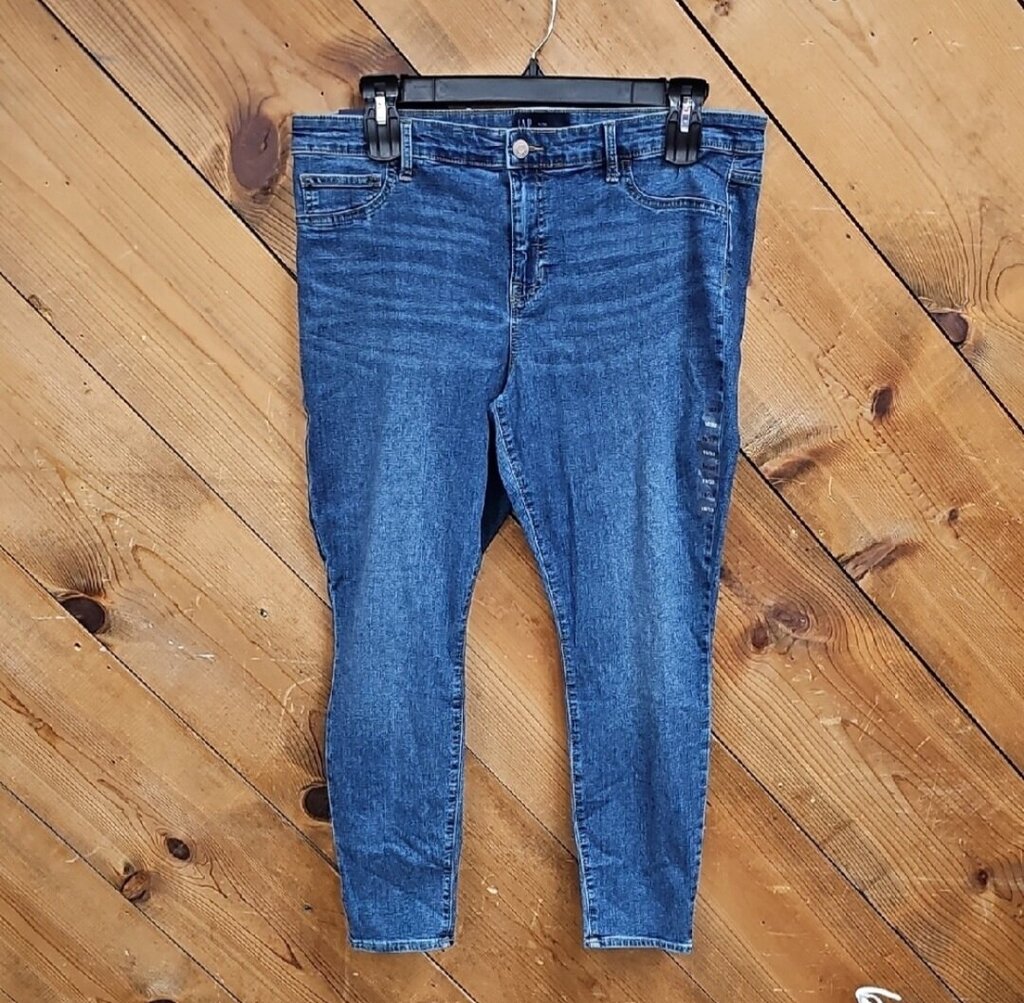 NEW GAP JEANS