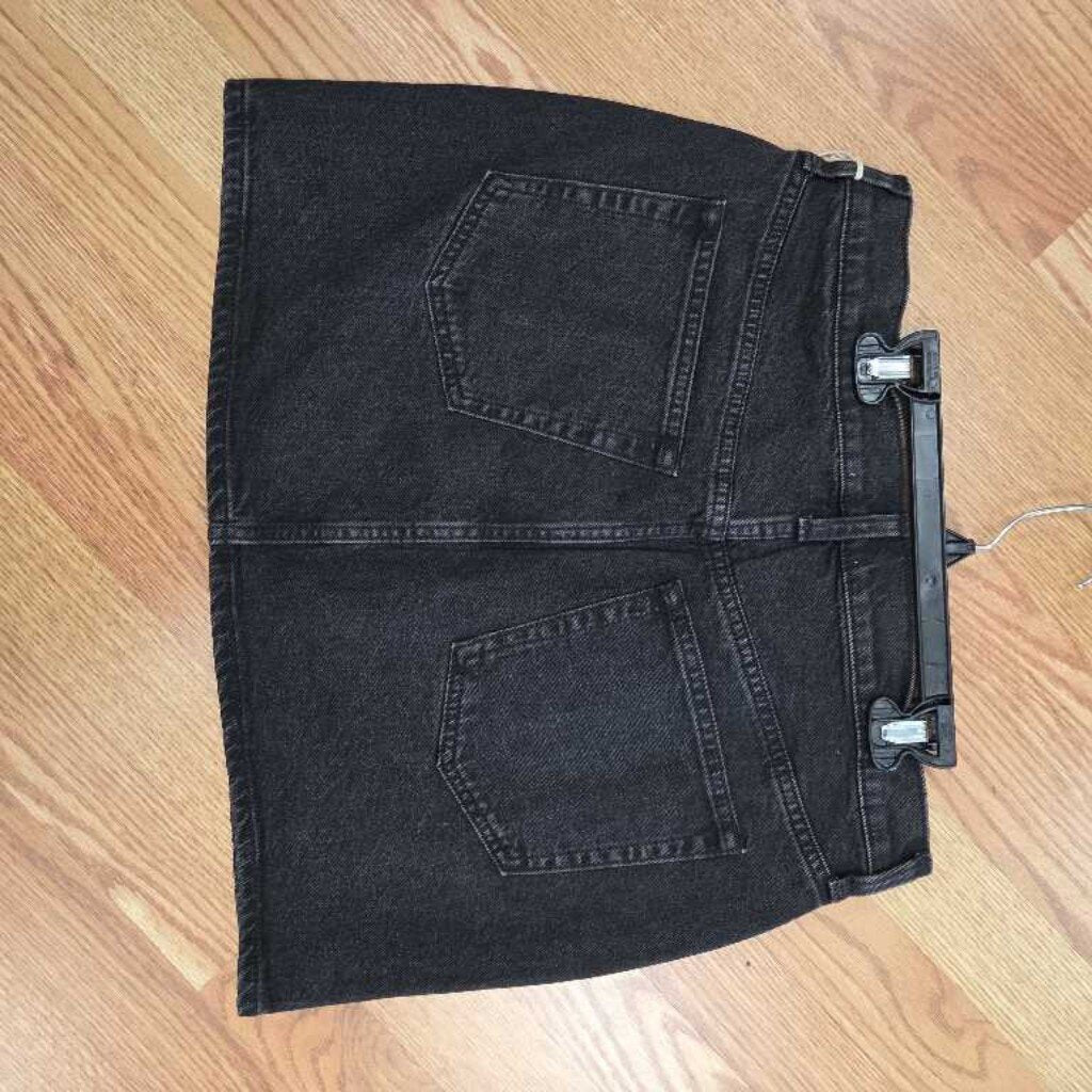 New Universal Threads Skirt
