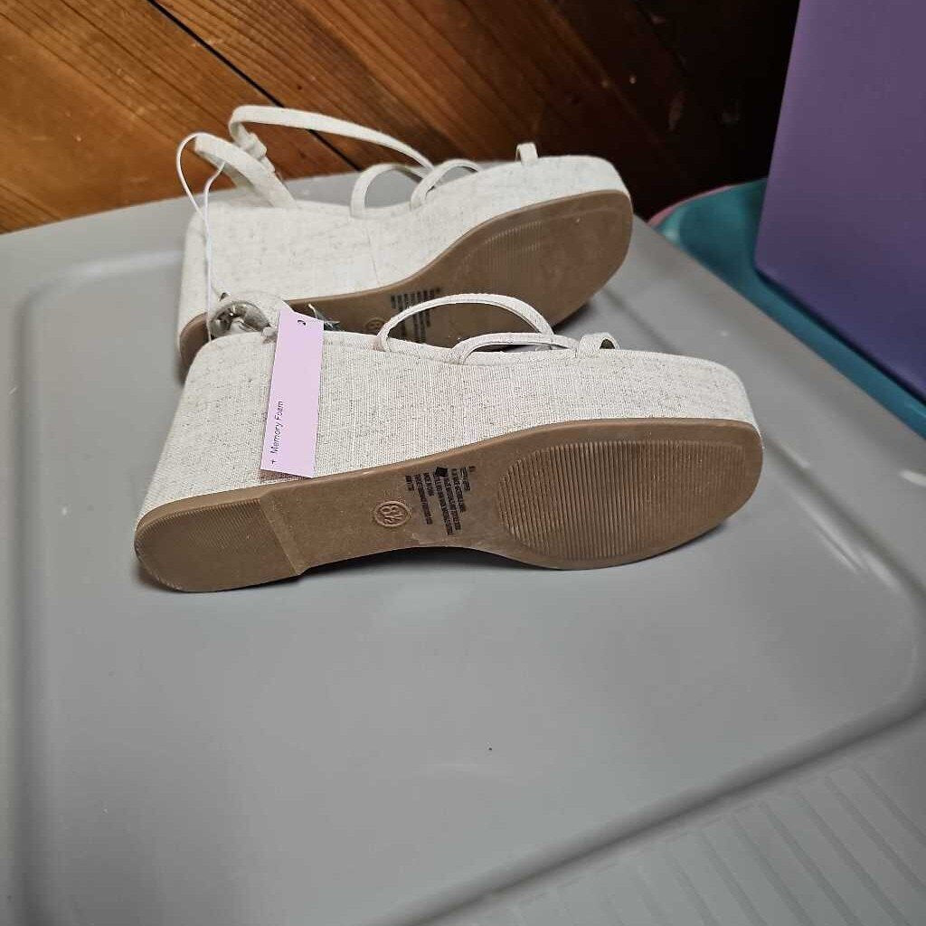 New Wild Fable Sandals