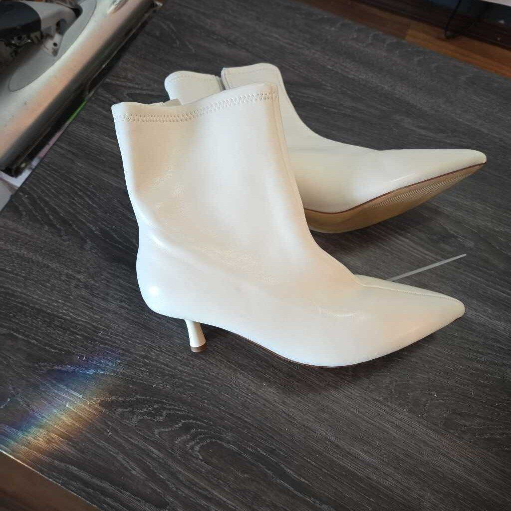 New A New Day Boots
