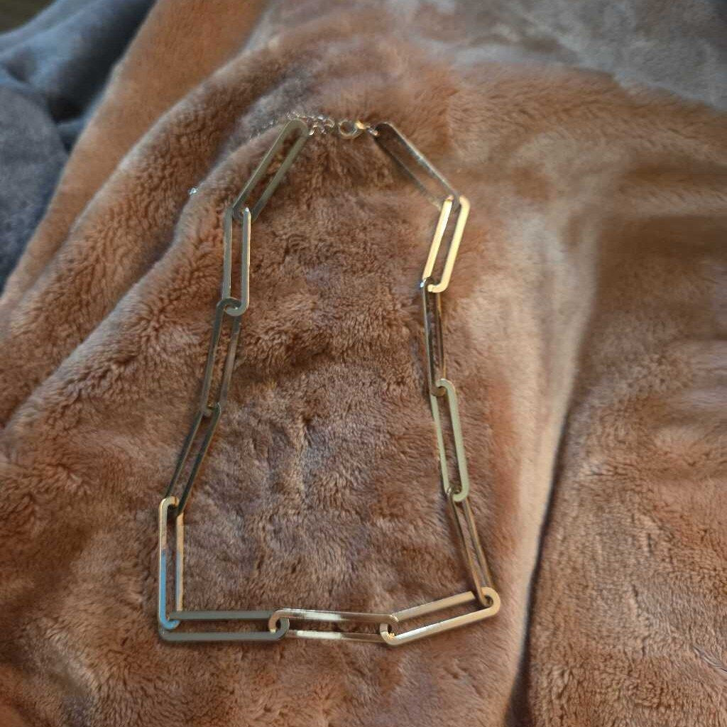 Paperclip type necklace