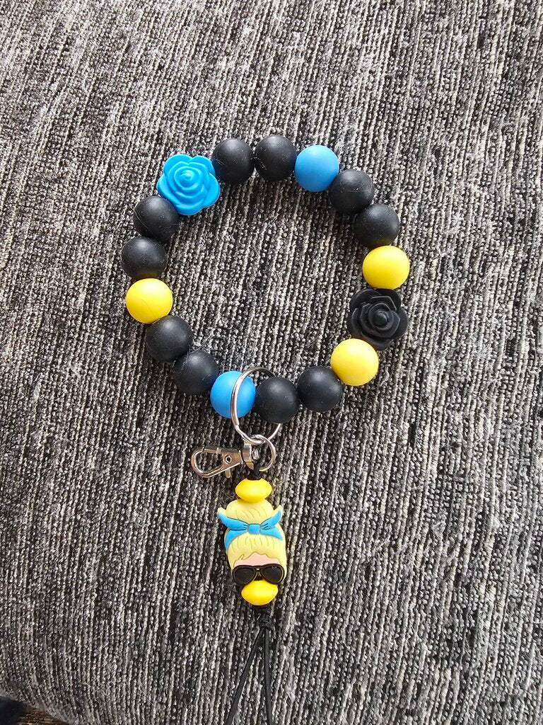 WOMAN WRISTLET KEYCHAIN