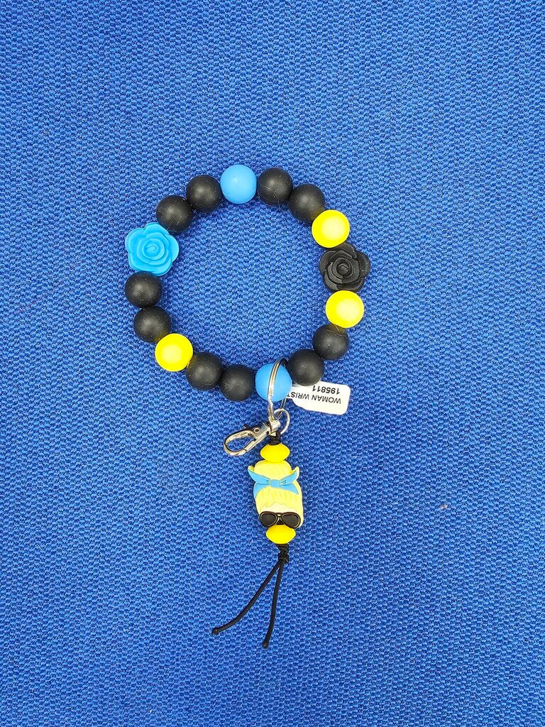 WOMAN WRISTLET KEYCHAIN