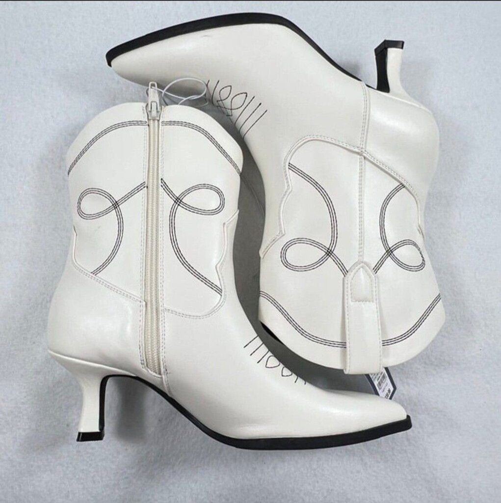New Universal Thread Boots