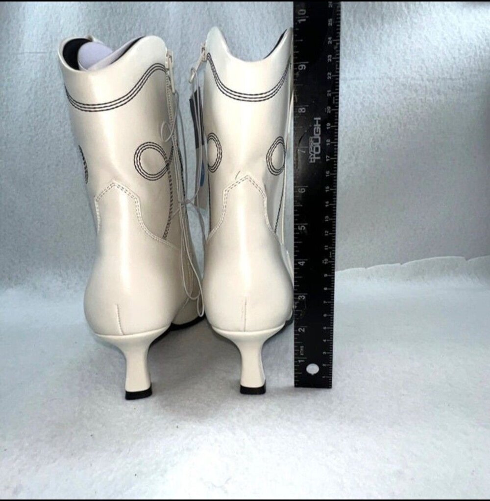 New Universal Thread Boots