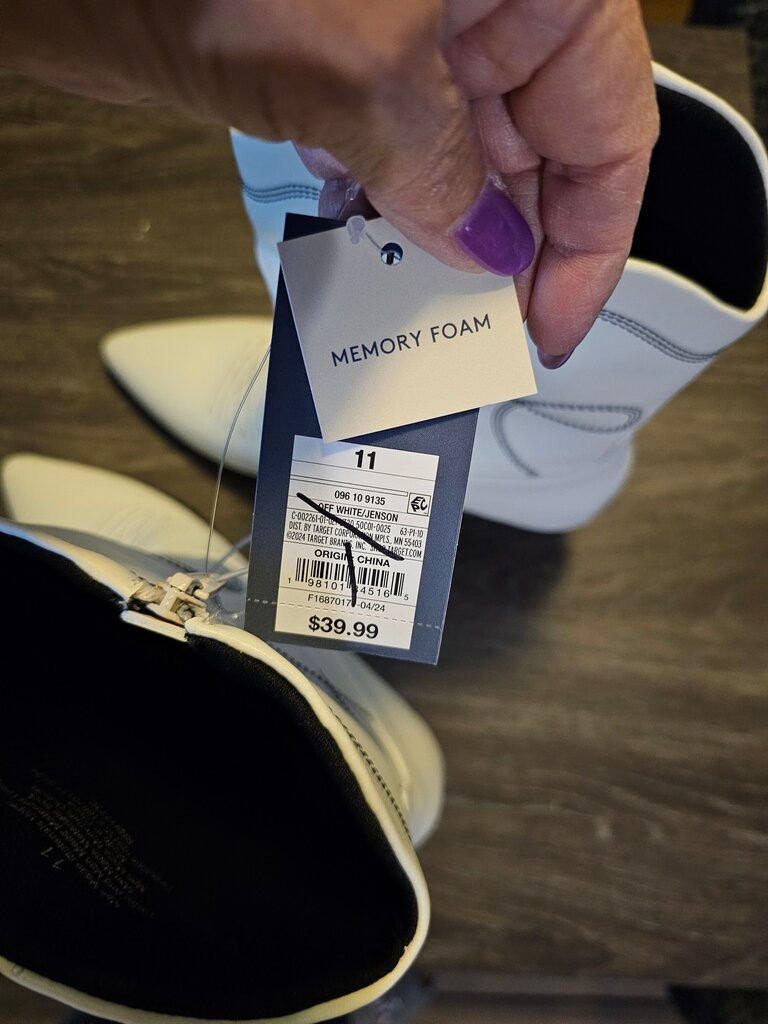 New Universal Thread Boots