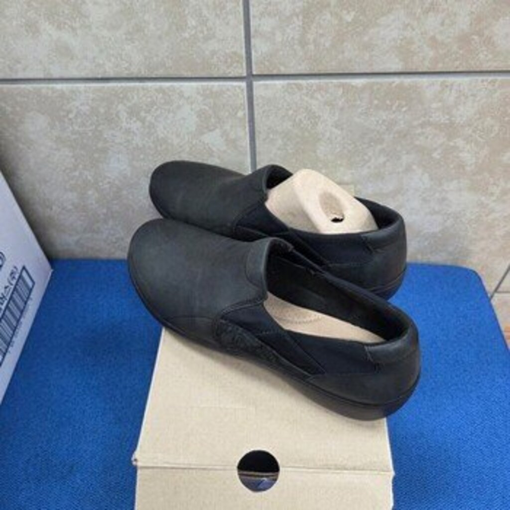 CLARKS SHOES