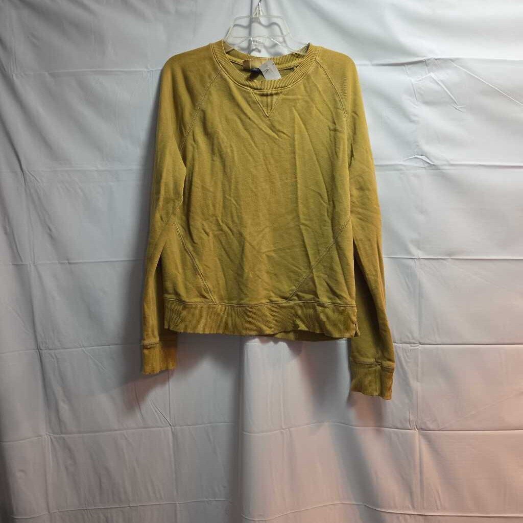 UNIVERSAL THREAD SHIRT