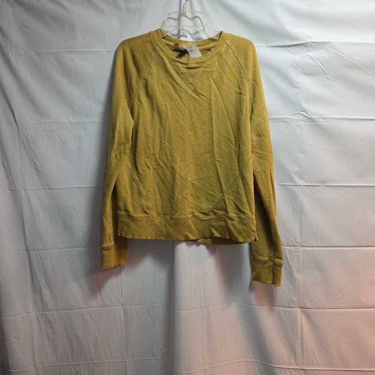 UNIVERSAL THREAD SHIRT