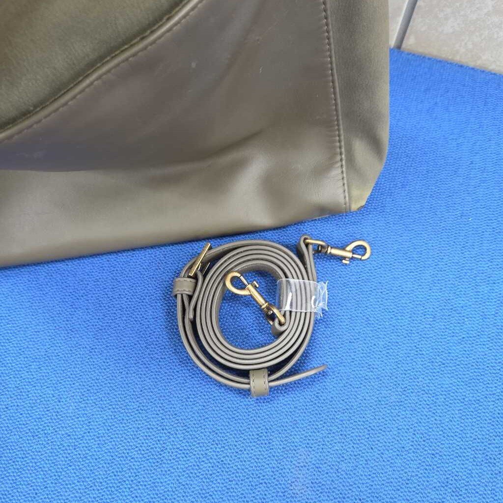 UNIVERSAL THREADS PURSE