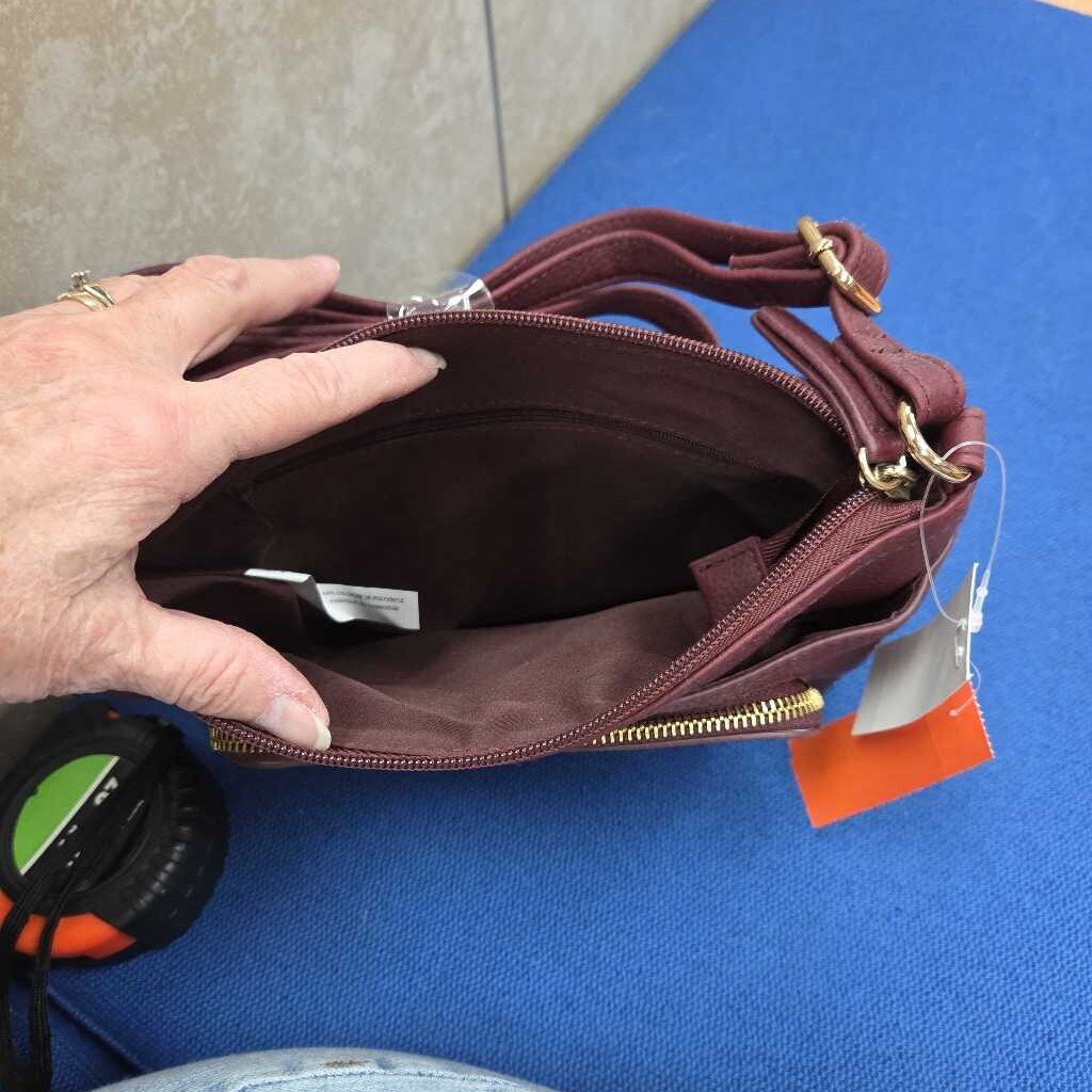 NEW VAN HEUSEN PURSE