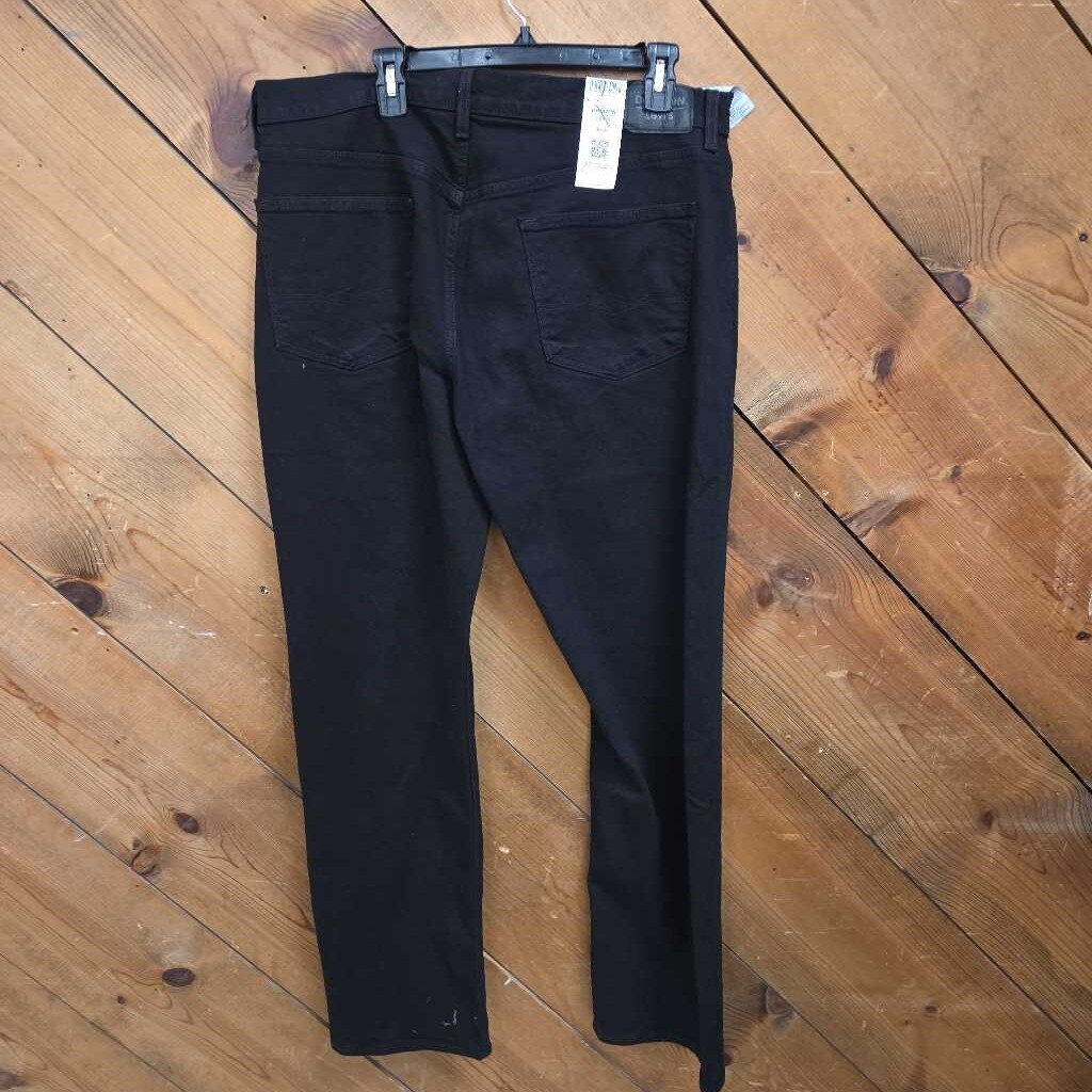 NEW LEVI JEANS