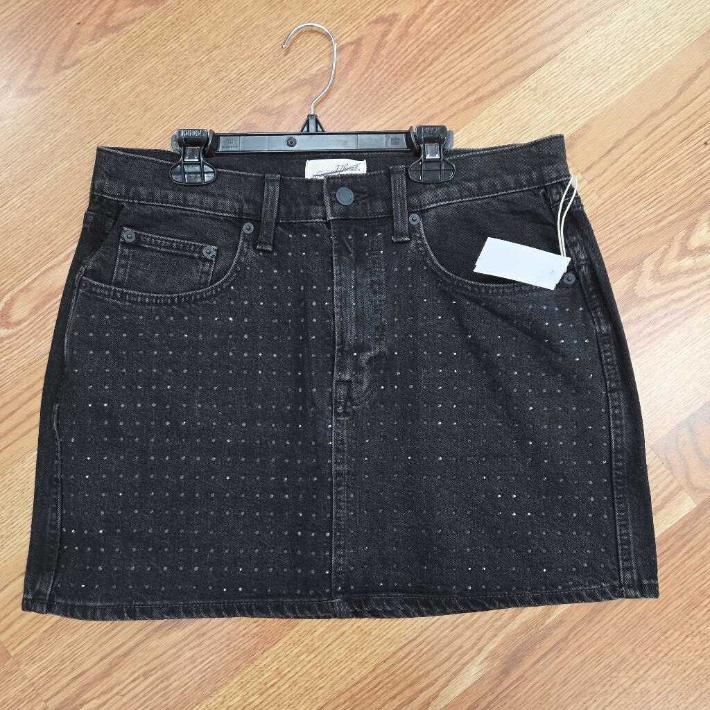 New Universal Threads Skirt