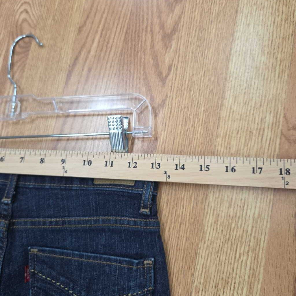 Levi capri