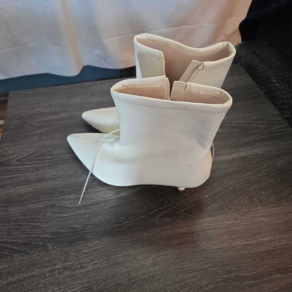 New A New Day Boots