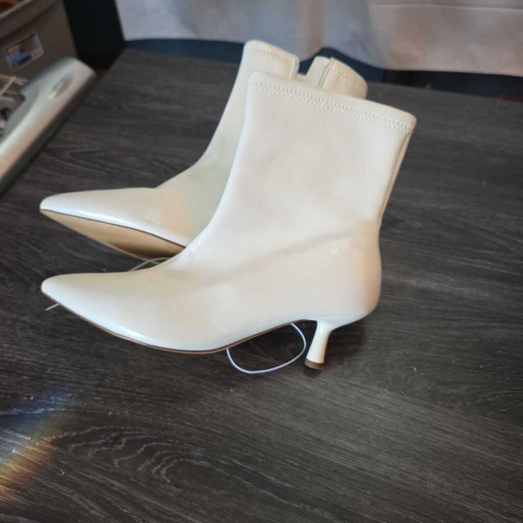 New A New Day Boots