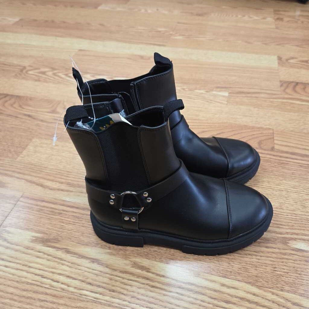 New Art Class Boots