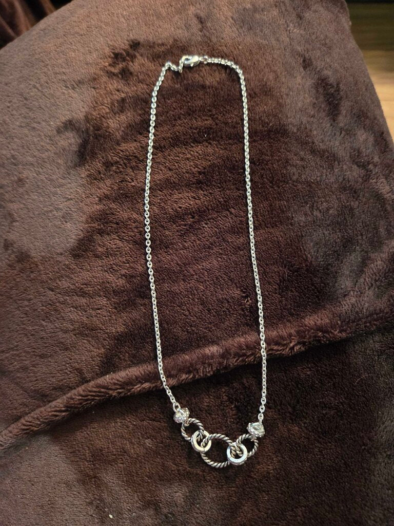 Silver Tone Necklace w/Interlocking Rings