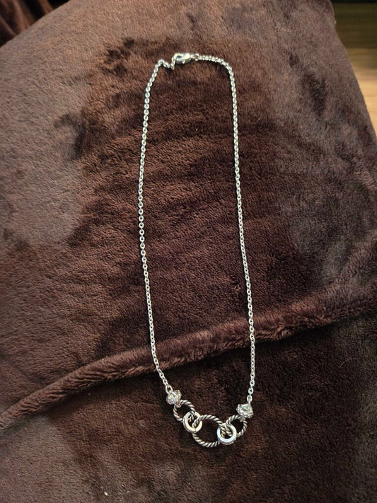 Silver Tone Necklace w/Interlocking Rings